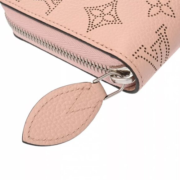 LOUIS VUITTON Monogram Mahina Zippy wallet Magnolia - Picture 9 of 12